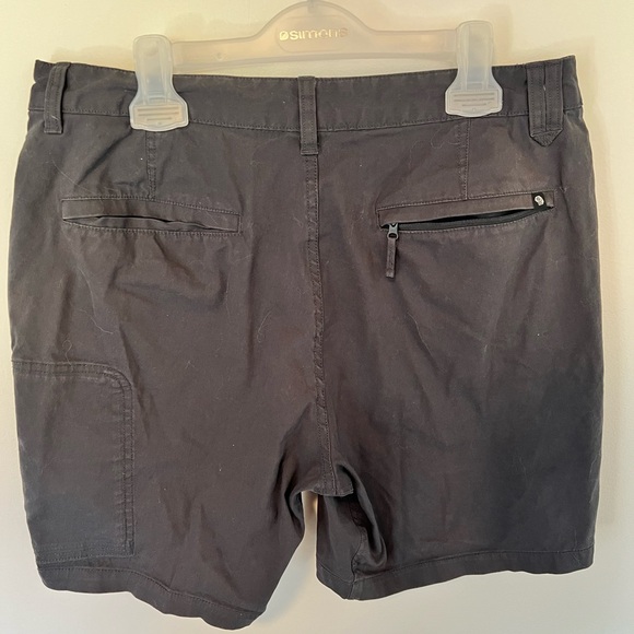 Mountain Hardware Shorts. Size 32 Men’s - Picture 3 of 3